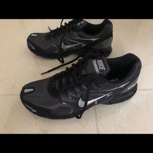 Men’s Nike air max sneaker fits sole